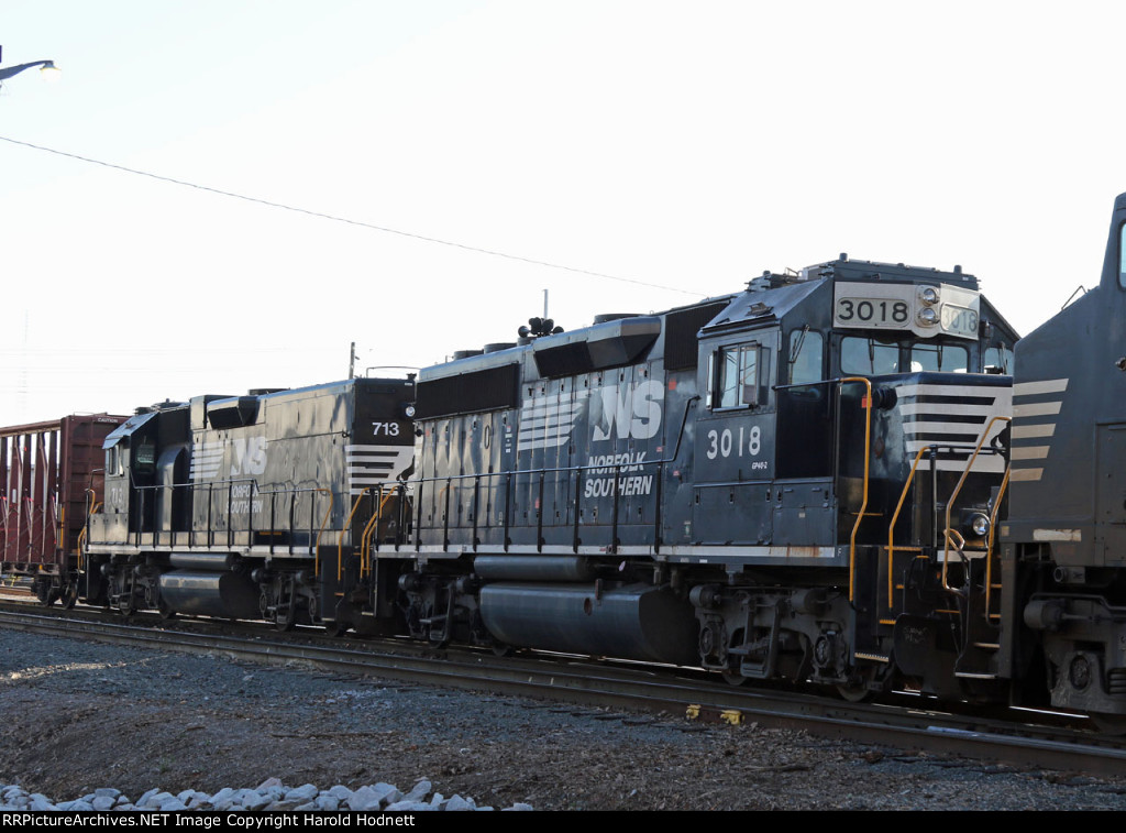 NS 3018 & 713 on train P69